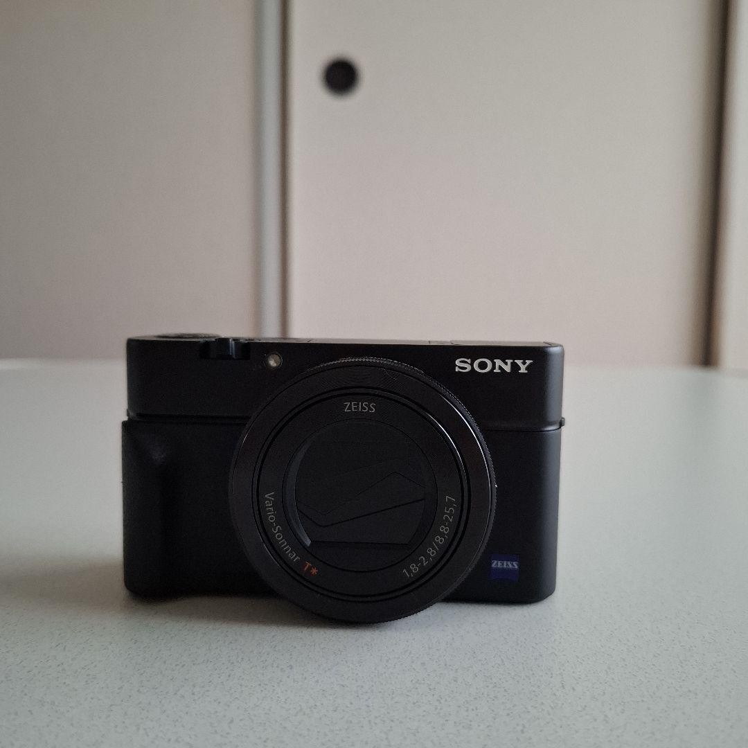 Sony RX100 III Compact Digital Camera Excellent Condition with Accessories