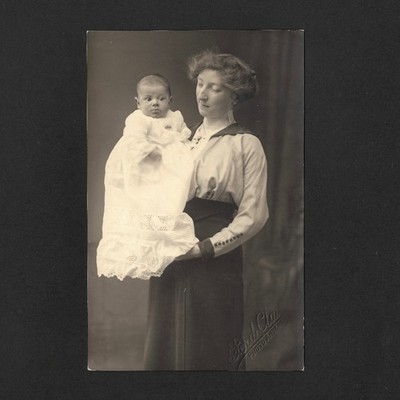 Mutter und Säugling Arm - Antwerpen, Antwerpen - altes Foto Schnappschuss AK