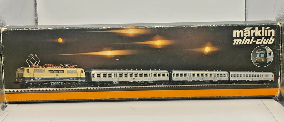 Z Scale Marklin 8101 Electric Locomotive Commuter Set With 3 Passenger Cars - Image 2 of 4