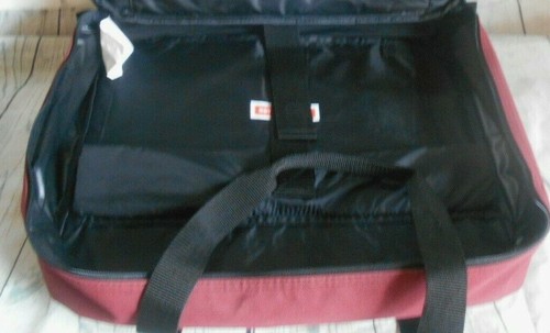 Pyrex Portables Red Insulated Hot Bag Carrier Red Zipper Close Handles 17x14x3 - Picture 3 of 4