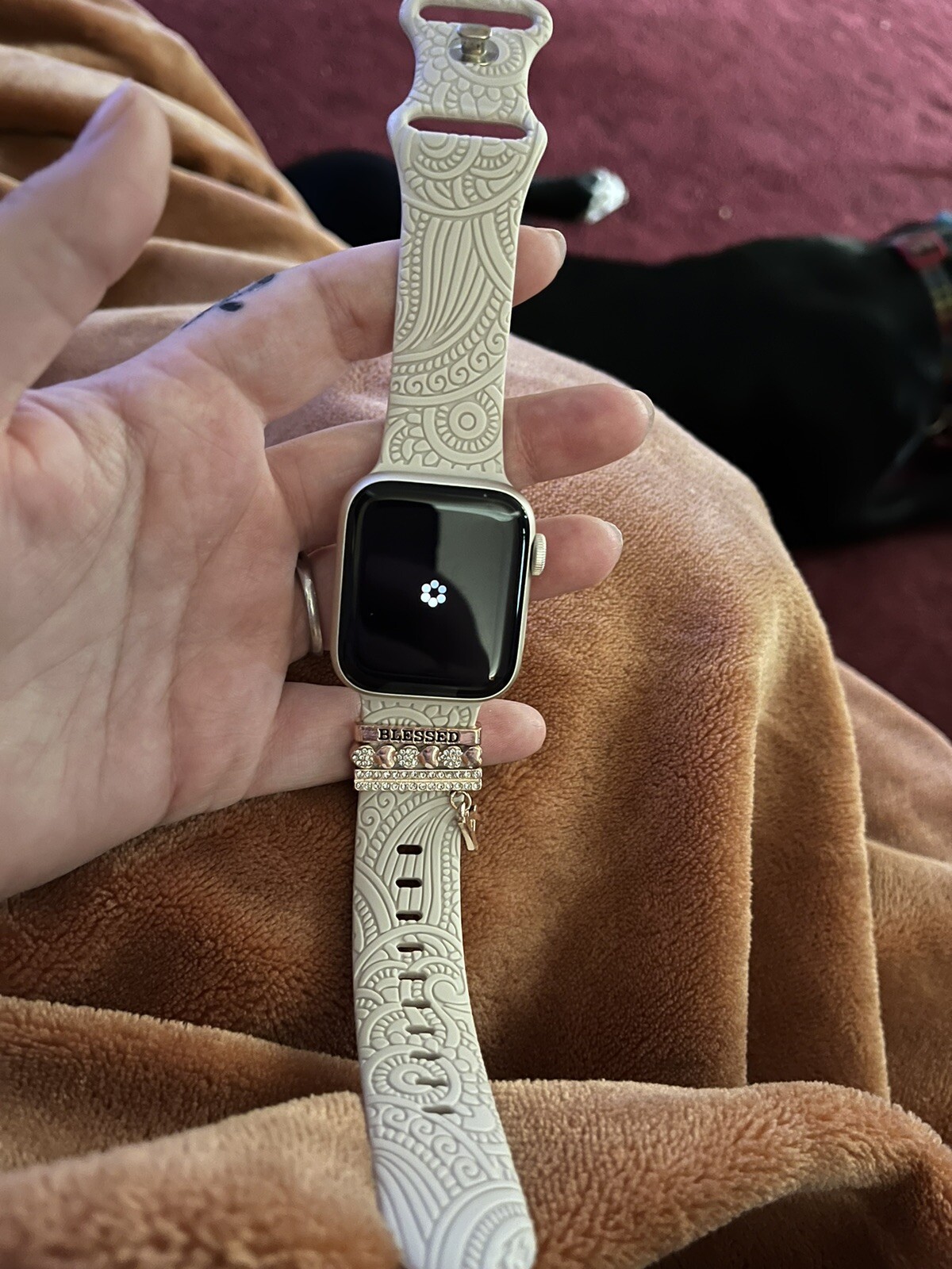 Apple Watch SE 40mm Smartwatch with Stylish Design and Advanced Features-image