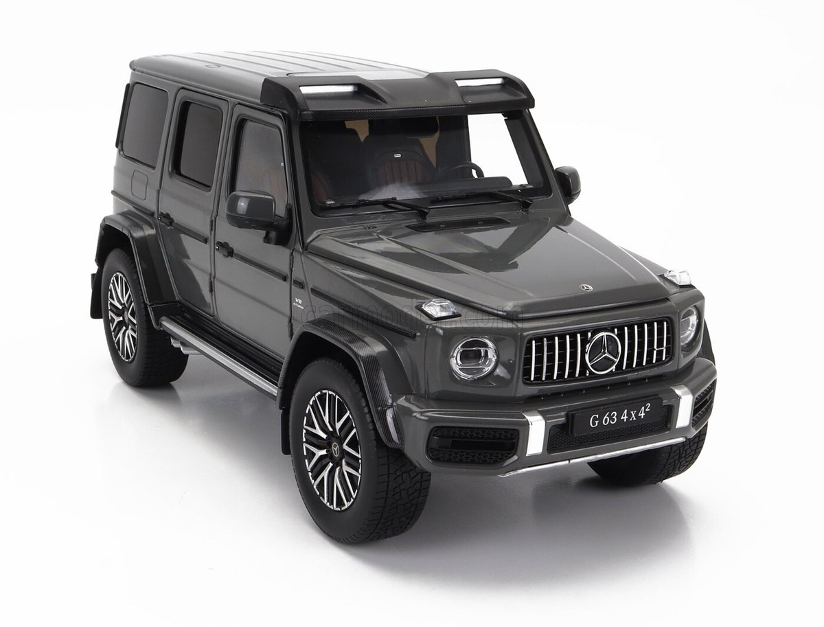 メルセデス・ベンツ GクラスG63 1/18ミニカー透明ケース付き メルセデス・ベンツ GクラスG63 1/18ミニカー透明ケース付き