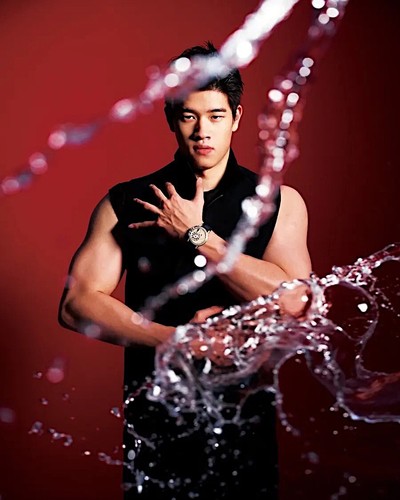 Brand New Vogue Sports CHINA Pan Zhanle 潘展乐 Cover December 2024 Magazine - Picture 3 of 12
