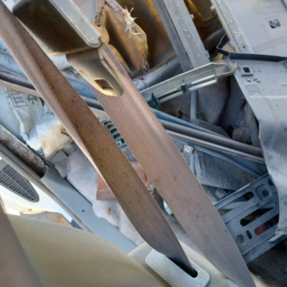 Cinturón de seguridad delantero derecho Caprice Chevrolet GM 95 retractor usado Foto 4 de 4