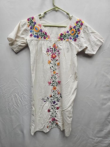 MEXICAN OAXACAN Dress White MULTI COLORED EMBROIDERED VINTAGE SM/MD