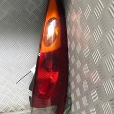 Feu arrière Nissan ALMERA
