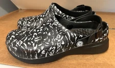 Joy Bees Women’s  Size 9  Work Slip Resistant Clogs Unisex Men’s Size 7