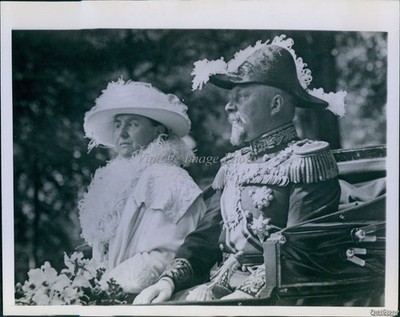 1947 Royal Castle Loo Queen Wilhelmina Prince Henry Historic Vintage Photo 7x9