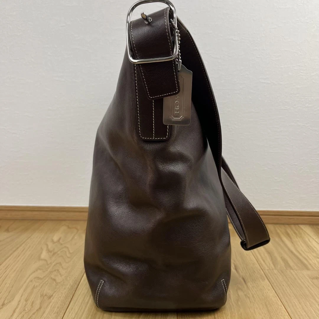 Vecchia borsa a tracolla Coach tipo secchiello pelle marrone scuro come nuova dal Giappone