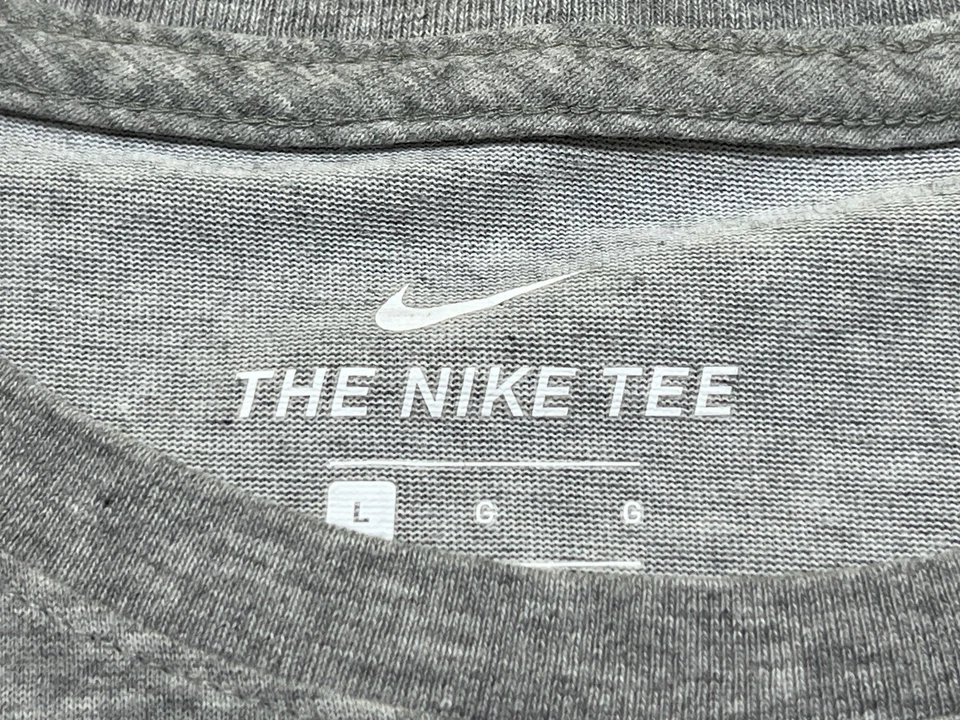 Milwaukee Bucks Men’s Gray NBA Basketball T-Shirt - Nike - Large - Image 3 of 3