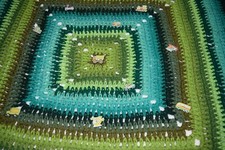 Copertina neonato uncinetto quadrata 75x75, toni del verde, bottoni macchinine