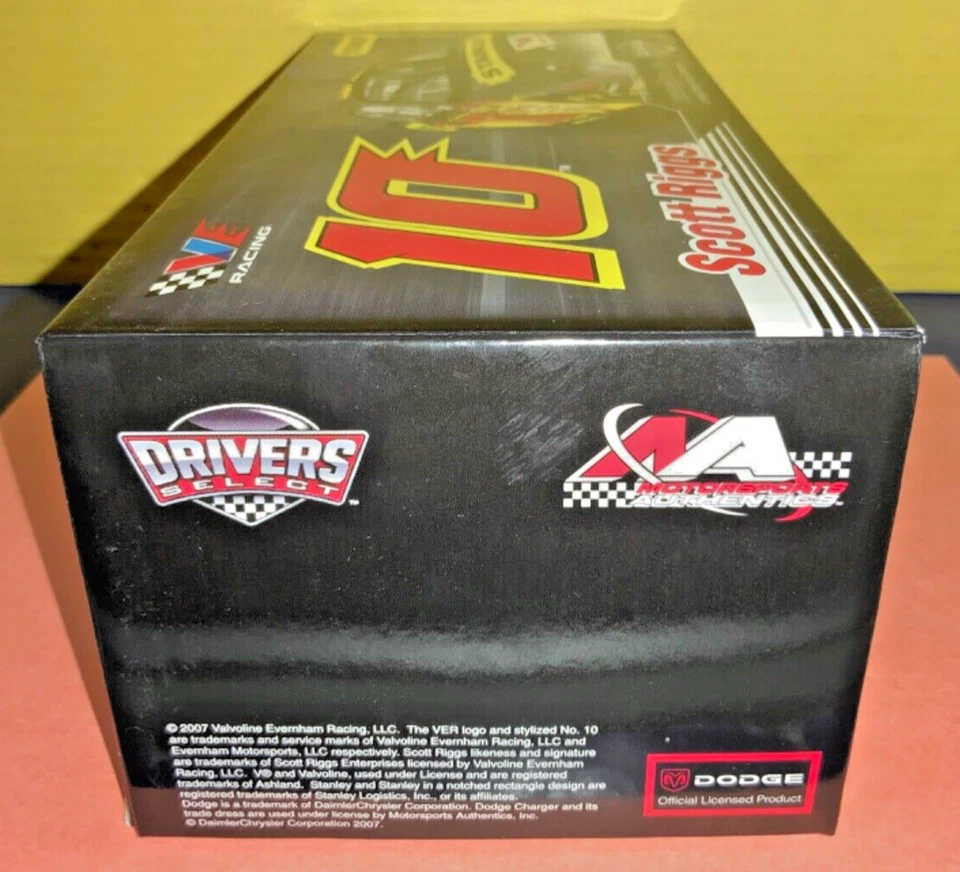 Dodge Charger #10 2007 Motorsport Authentics Stanley Tools Scott Riggs con caja Foto 2 de 4