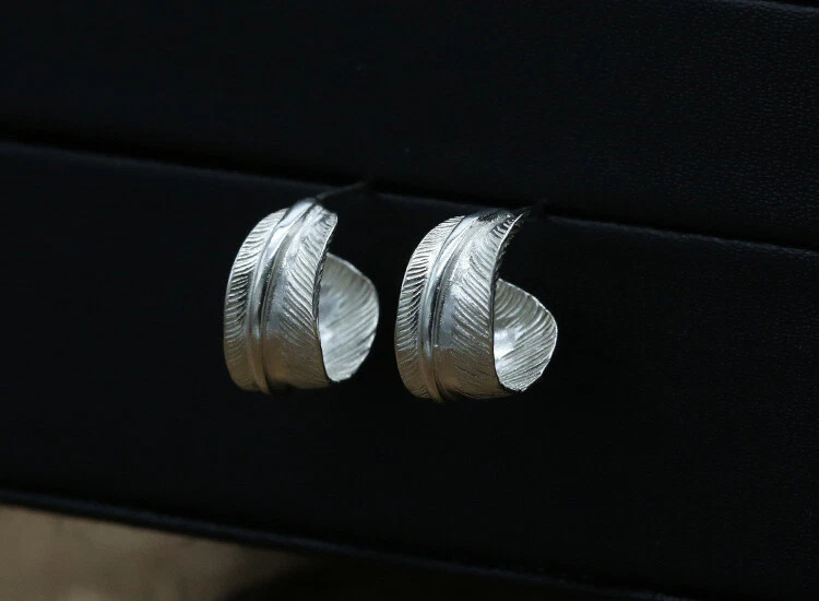 Boho-chic S925 Sterling Silver Unique Feather Design Hoop Ear Stud Earrings - Image 4 of 4