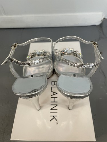$1050 NUOVE SCARPE MANOLO BLAHNIK ARGENTO pitone GIOIELLATO perle cristalli 7,5 matrimonio - Foto 4 di 7