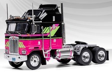 IXO Models U64TR006 1/64 1976 Kenworth K100 Aerodyne, Black & Pink
