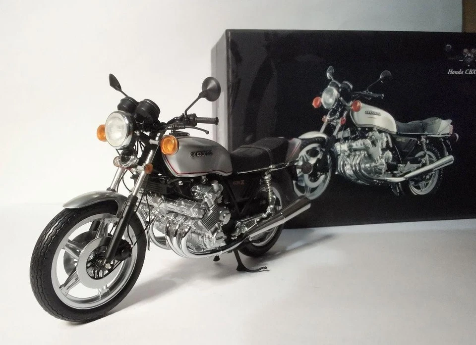 MINICHAMPS 1/12 Honda CBX 1000 1978 Silver Diecast Model w/Box - Image 3 of 4