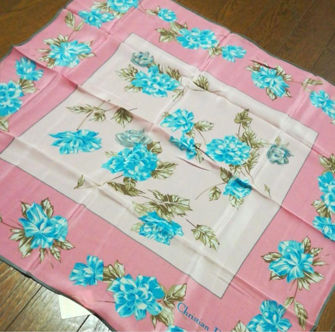 Foulard Dior rose blanc soie fleurie femme France 117546