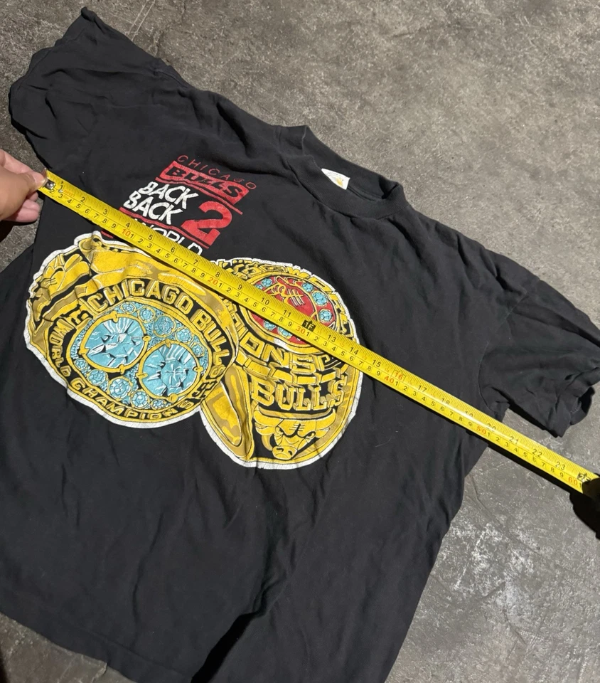 Camiseta De Colección Chicago Bulls Back To Back Wins Juvenil XL Negra Bootleg Años 90 Foto 4 de 4