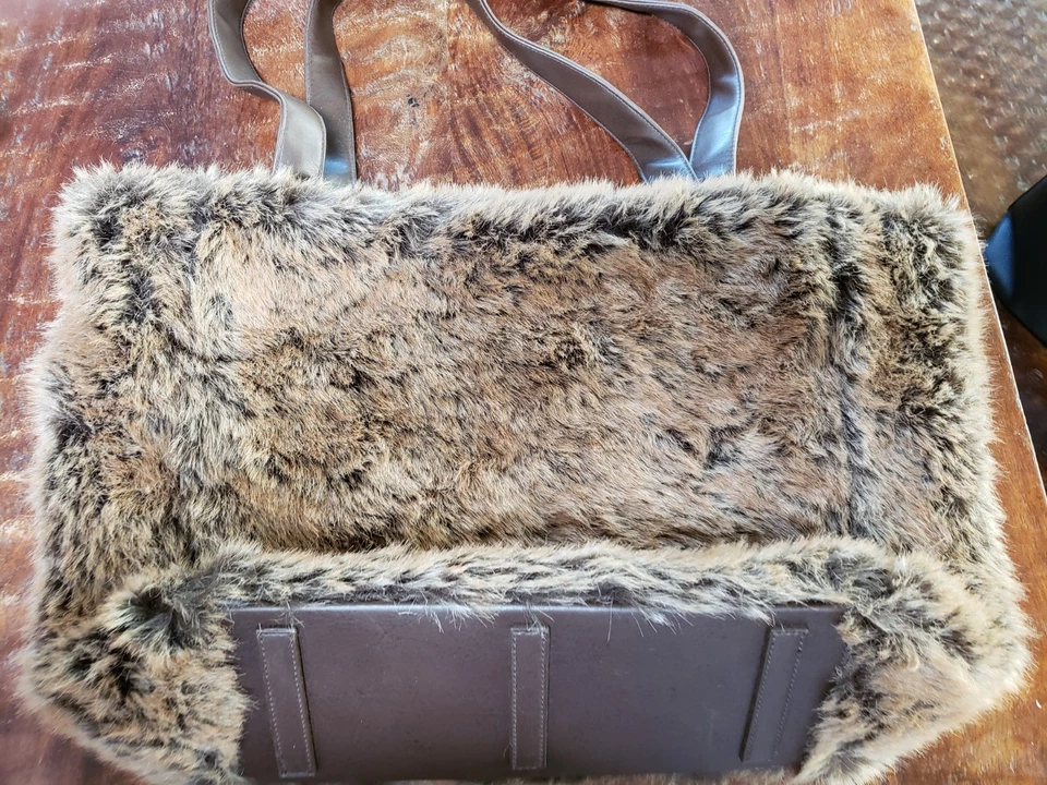 Bolso de hombro/cartera LG de piel sintética de colección 19"×11"×5 1/2", correas largas dbl NUEVO/recorte de precio Foto 3 de 4