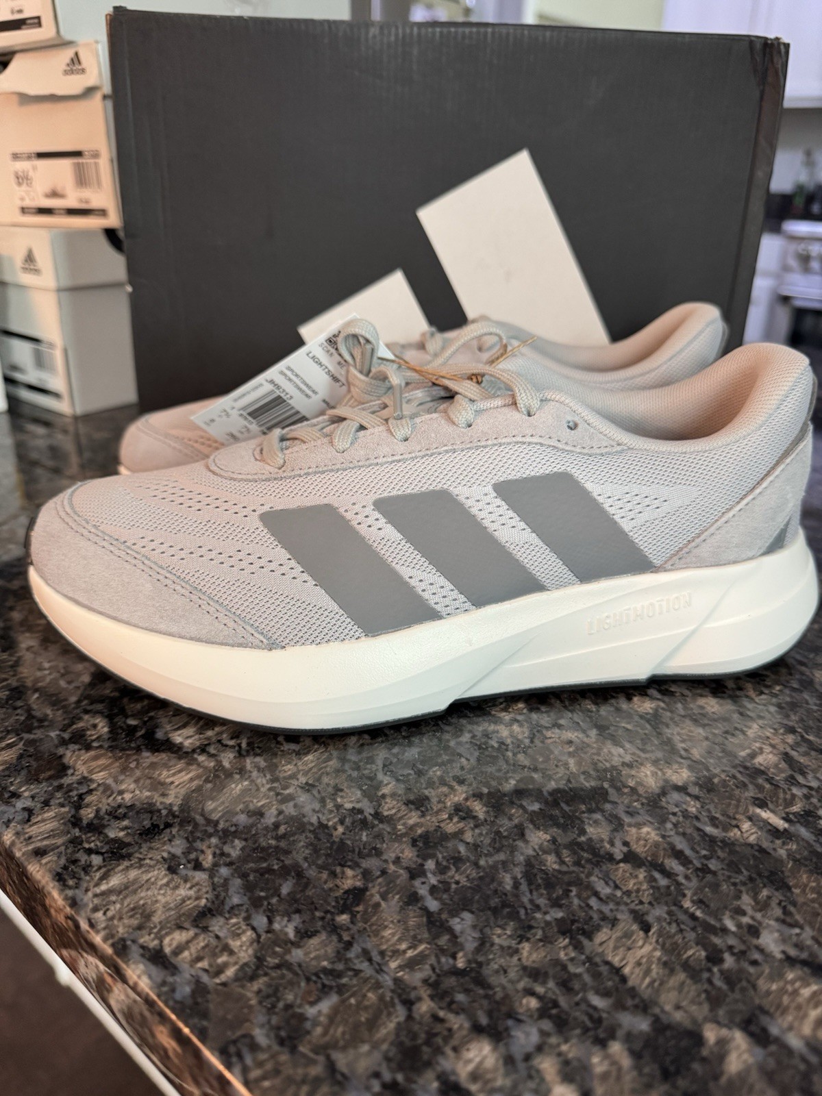 SAOLA Scarpe uomo Adidas Lightshift grigio bianco JH9313 taglia 8 uomo. Sneakers nuove con scatola