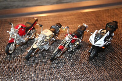 Motorrad Konvolut M1:18 von Maisto BMW R1100R, BMW R1200C, HD Lowrider, Honda