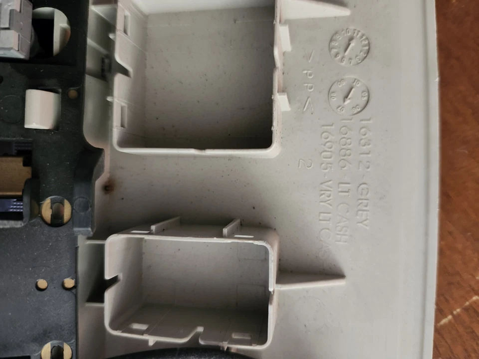 2007-2013 Chevrolet Tahoe Suburban Overhead Console Homelink Map Gray - Image 4 of 4