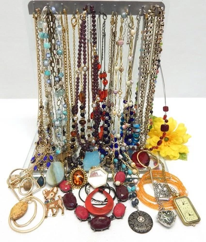 VINTAGE TO NOW FASHION COSTUME JEWELRY NECKLACE LOT, ASSORTED TYPES & MATERIALS