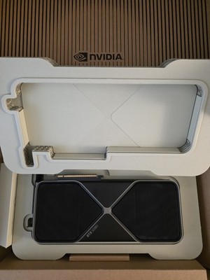 NVIDIA GeForce RTX 5080 Fe Founders Edition 16GB GDDR7
