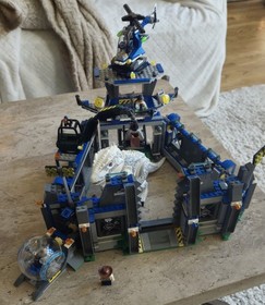 LEGO Jurassic World: Indominus Rex Breakout (75919) 99% Complete w/ Box