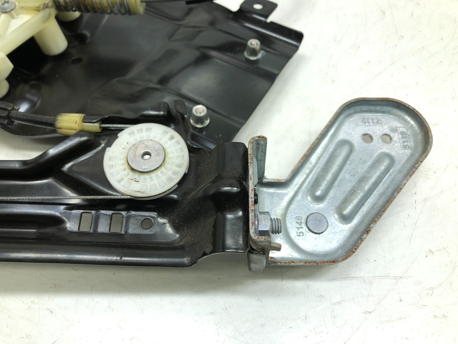 2014-2019 MASERATI GHIBLI RIGHT PASSENGER REAR WINDOW REGULATOR W/ MOTOR OEM.
