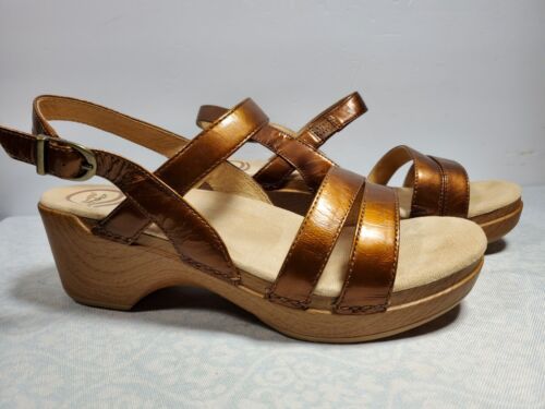 Dansko Surraya Sandalen Slingback Bronze Leder Größe 40 9,5-10 US Keilabsatz - Bild 3 von 7