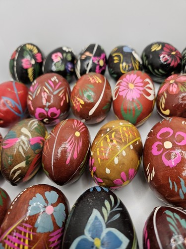 28 Vintage Pysanky Wood Easter Eggs Hand Painted - Picture 6 of 15