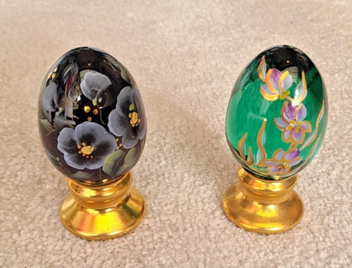 Limited Edition lot of 2 Fenton Eggs