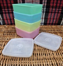4x New vintage 0.4L tupperware containers with lids