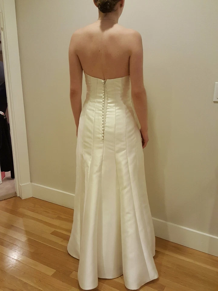 Vestido de novia sin mangas La Sposa NUNCA USADO Foto 2 de 4