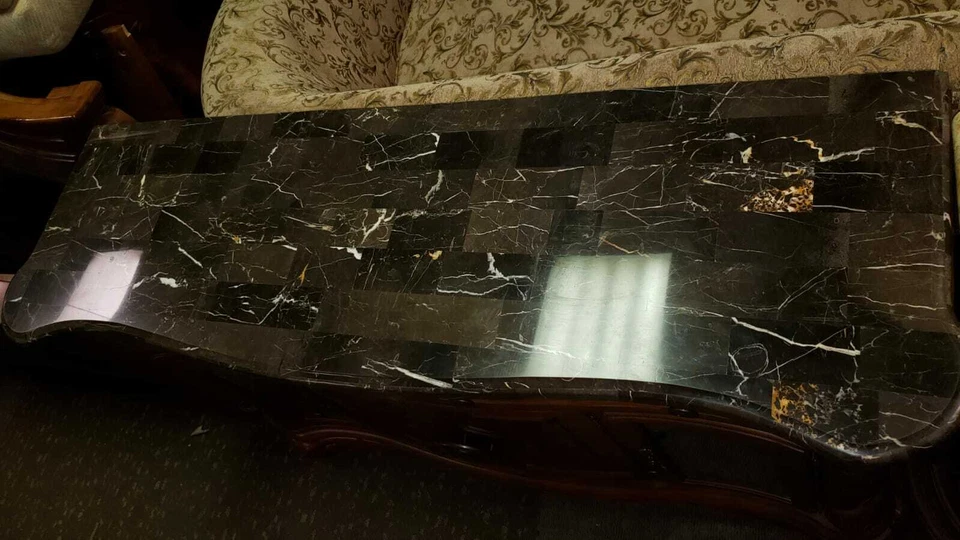 Aparador AICO por Michael Amini Excelsior com tampo de mármore - Imagem 2 de 4