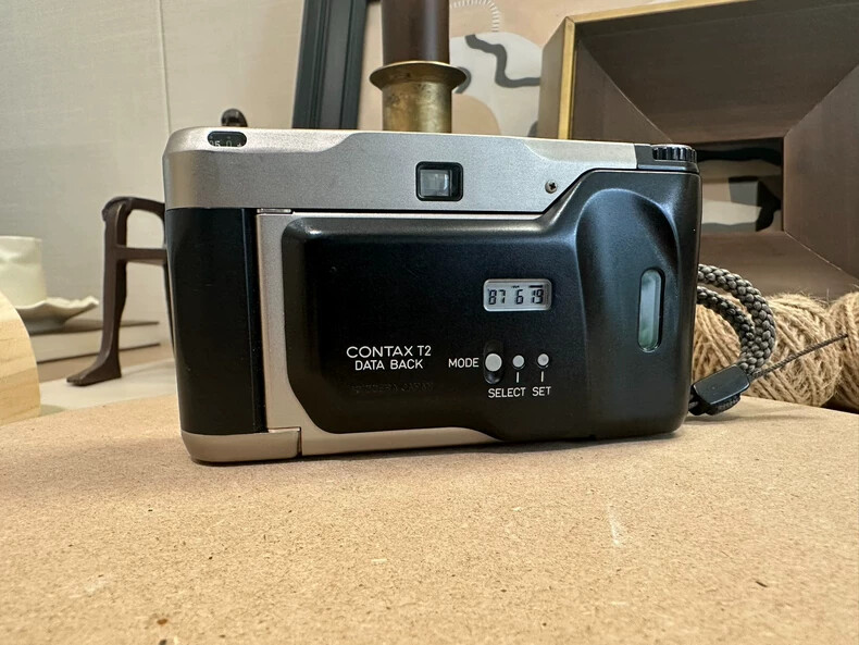 CONTAX T2 Carl Zeiss Sonnar 2.8/38 T Compact Film Camera CONTAX T2 Carl Zeiss Sonnar 2.8/38 T Compact Film Camera