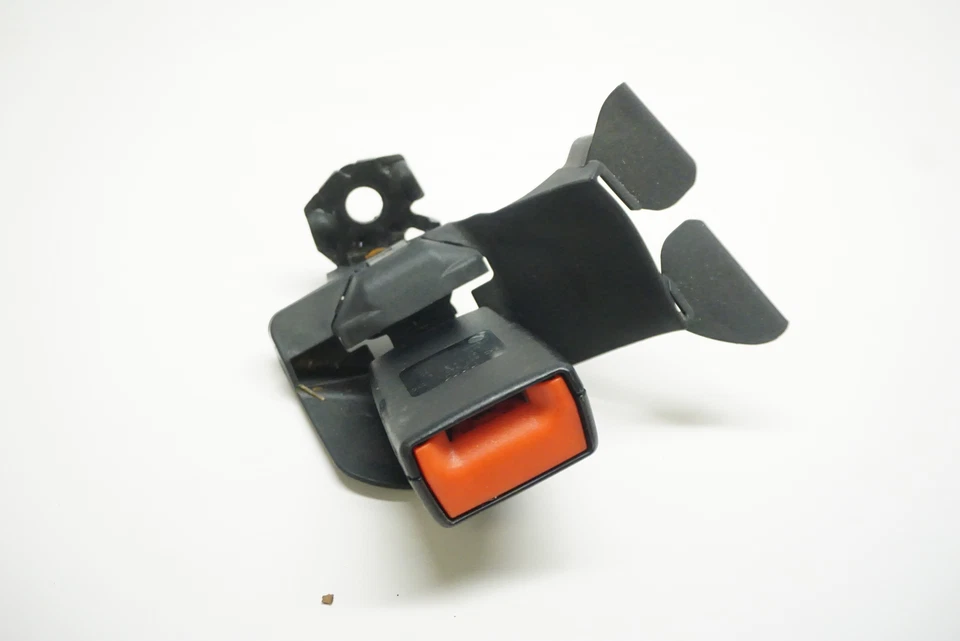 2013-2016 AUDI ALLROAD REAR Seat Belt Buckle 8K0-857-740-AC - Image 2 of 3