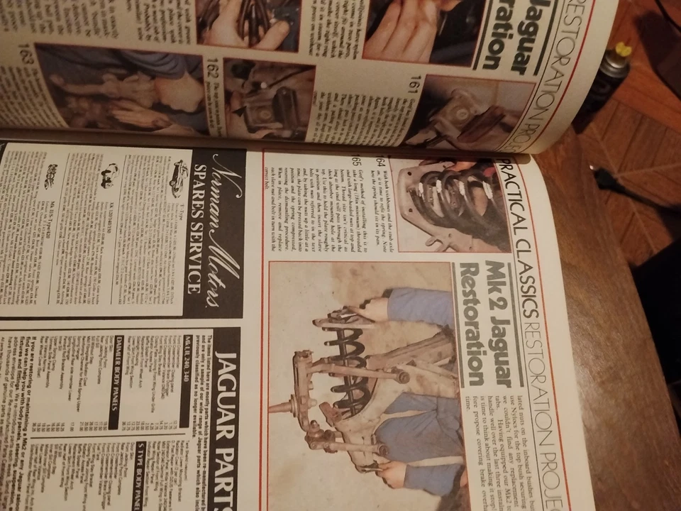 Manuale Restauro JAGUAR MK2 Restoration Practical Classics Guida Tecnica - Immagine 2 di 4