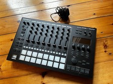 Roland MC-707 Groovebox 