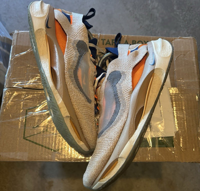 Nike Spark Flyknit Beige/Orange/Navy Low Top Lace Up Running Sneakers 12 Men s