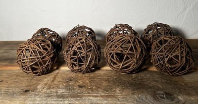 Set mit 8 Kugeln, Bällen aus Weide, locker geflochten, Größe S, DM 10 cm