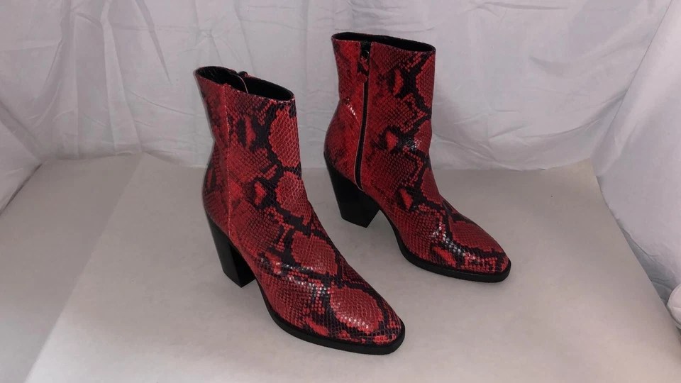 36.5/6.5❤️STUART WEITZMAN Red/Black Snakeskin print Leather Ankle boots bootie - Image 4 of 4