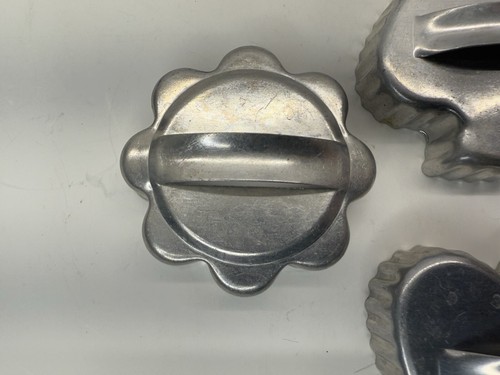 Vintage Lot Of 5 Metal Holiday Cookie Cutters Club Flower Diamond Heart - Picture 6 of 8