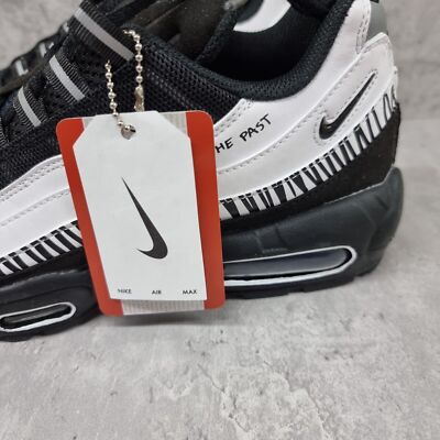 スニーカー [Nike] Air Max 95 SP Future Movement Sketch With The Past Nike Air Max 95 SP “Future Movement Sketch With The Past