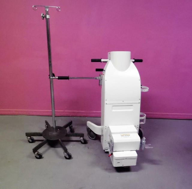 Dane Getinge Arjo WM2000 Hospital Electric Power Wheelchair Mover Tug Pusher eBay