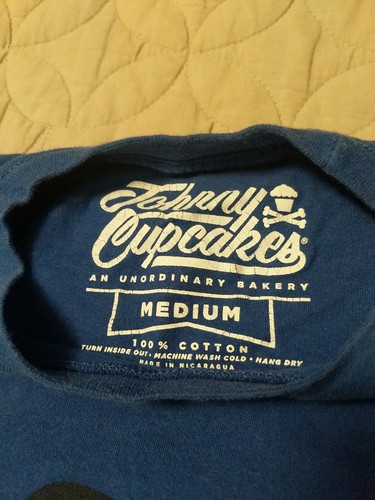 Johnny Cupcakes Blue Batman vs Superman Shield Big Kid Shirt M 100% Cotton Blue - Picture 3 of 6