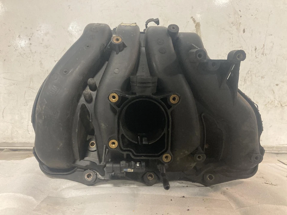Used Engine Intake Manifold fits: 2004 Chevrolet Cavalier 2.2 Grade A Foto 2 de 4