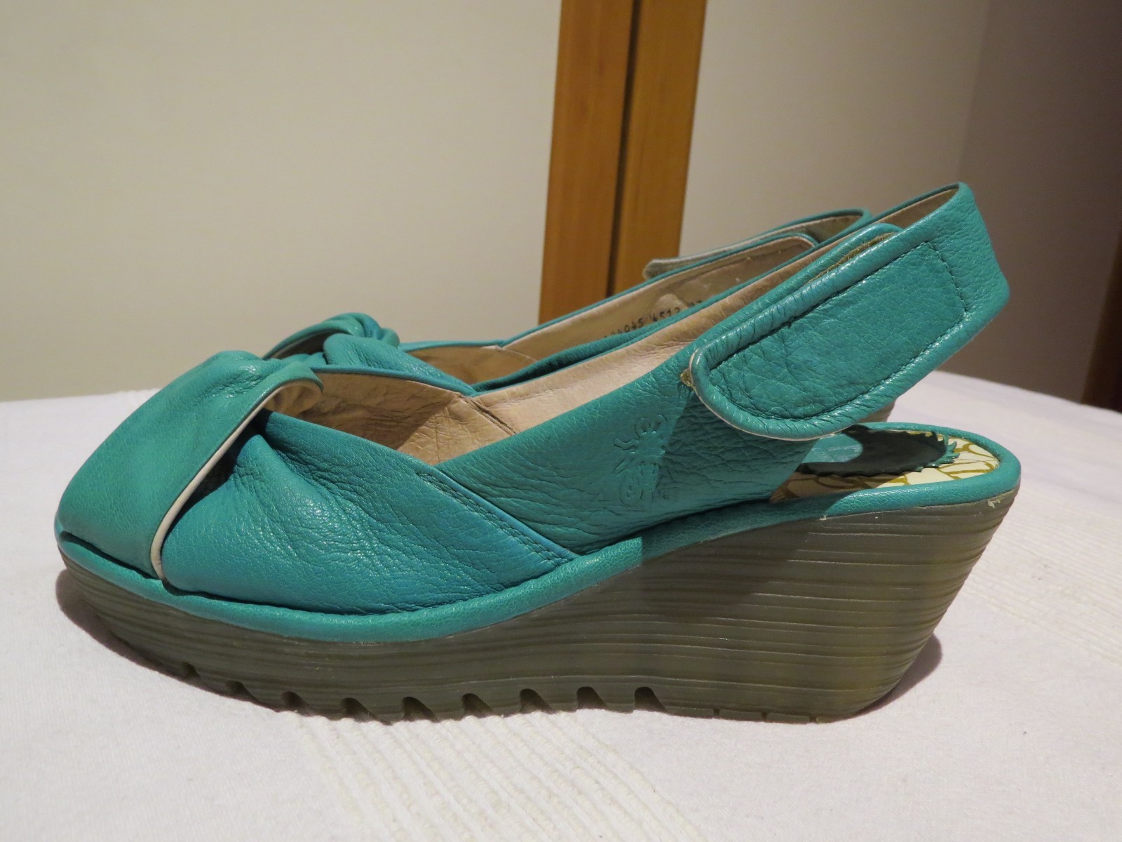 Fly London 'Yakin' Charol Sandalias Sandalias Sandalias De Cuña De Pavo Real Cuero UK 4 EUR 37 a282de Fly London 'Yakin' Charol Sandalias Sandalias Sandalias De Cuña De Pavo Real Cuero UK 4 EUR 37 a282de