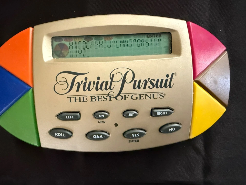 Trivial Pursuit The Best of Genus Electronic Handheld Portable Game 1997 TESTED - Image 3 of 4
